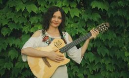 La guitarrista y cantante Lucie Delahaye lanza Alma Ch‘ti, su un disco solista de folklore argentino y francés