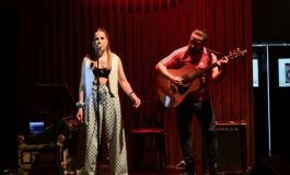 El dúo The Jukebox inicia el año con un show de  canciones icónicas de los años 70 y 80